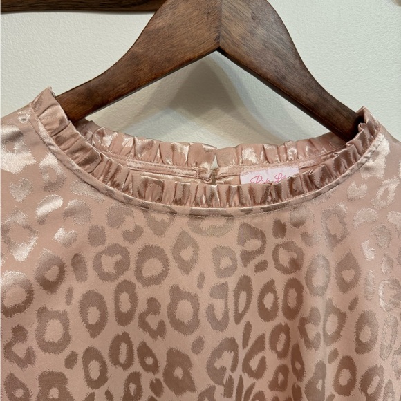 Pink Lily Medium Elegant Leopard Print Blouse - Picture 5 of 8